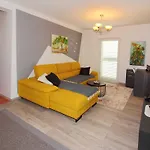 Marita - One Bedroom With Balcony Apartament