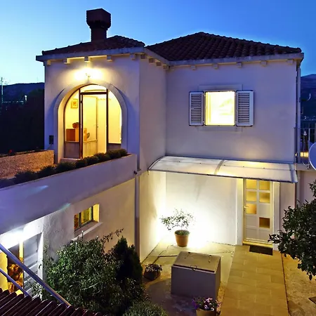 Marita - One Bedroom With Balcony Apartament *