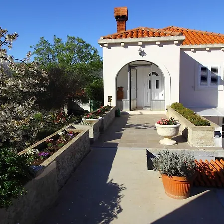 Marita - One Bedroom With Balcony Apartament *