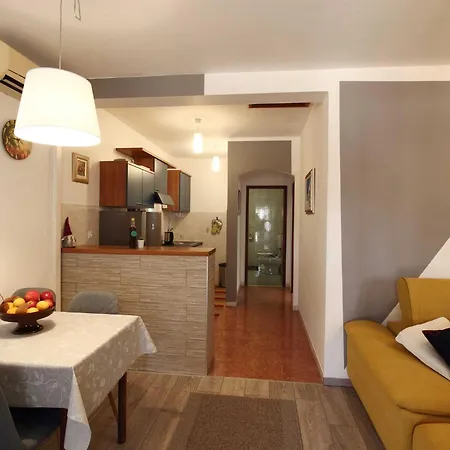 Marita - One Bedroom With Balcony
