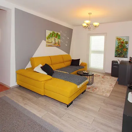 Marita - One Bedroom With Balcony Apartment