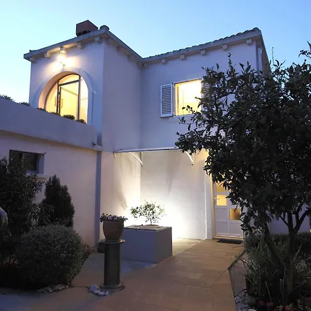 Marita - One Bedroom With Balcony