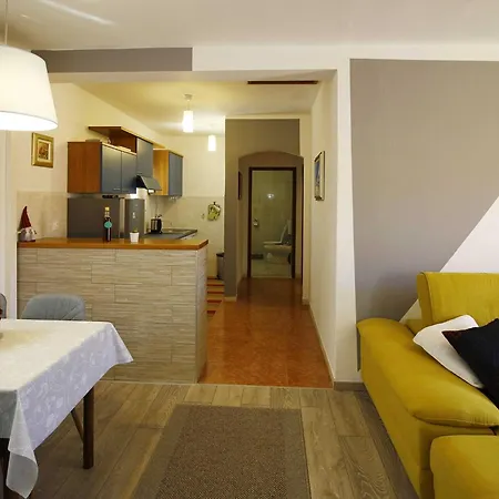 Marita - One Bedroom With Balcony * Cilipi