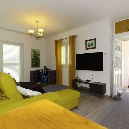 Marita - One Bedroom With Balcony *